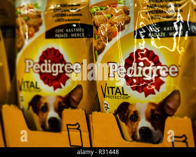 Kiew, Ukraine. 20 Nov, 2018. Pedigree Hundefutter Beutel sind im Laden gesehen. Quelle: Igor Golovniov/SOPA Images/ZUMA Draht/Alamy leben Nachrichten Stockfoto