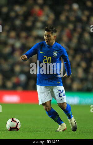 Das Stadion MK, Milton Keynes, UK. 20 Nov, 2018. Internationaler Fußball-freundlich, Brasilien gegen Kamerun; Roberto Firmino Brasiliens Credit: Aktion plus Sport/Alamy leben Nachrichten Stockfoto