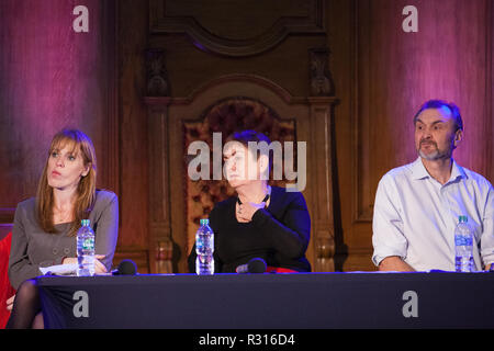 London, Großbritannien. 20. November 2018. Angela Rayner (l, Schatten Ausbildung Sekretärin) und Mary Bousted und Kevin Courtney (r, gemeinsame Generalsekretäre der Nationalen Union (NEU)), ein Marsch für Bildung Kundgebung gegen Krisen im Zusammenhang mit Bildung Finanzierung, Rekrutierung, Mitarbeiterbindung und Vergütung zu protestieren. Credit: Mark Kerrison/Alamy leben Nachrichten Stockfoto