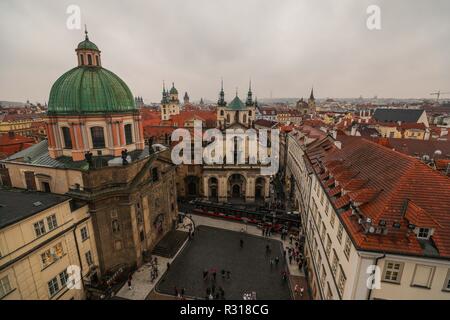 Prag. 20 Nov, 2018. Foto an November 20, 2018 zeigt die Altstadt in Prag, Hauptstadt der Tschechischen Republik. Eine historische Stadt, die Tschechische Hauptstadt mit vielen mittelalterlichen Denkmälern geschmückt ist. Entlang der Voltava Fluss, der Altstadt, der Kleinseite und der neuen Stadt wurden zwischen dem 11. und 18. Jahrhundert gebaut. Das historische Zentrum von Prag wurde von der UNESCO in die Liste des Erbes der Welt im Jahr 1992 enthalten. Credit: Zheng Huansong/Xinhua/Alamy leben Nachrichten Stockfoto