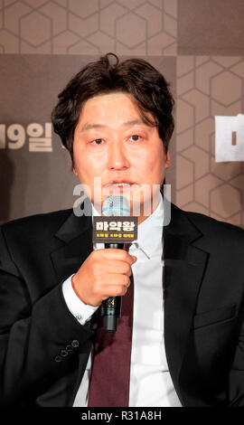 Song Kang-Ho, 19.November 2018: Koreanische Schauspieler Song Kang-Ho besucht eine Pressekonferenz für die neuen Südkoreanischen Film, Droge König, in Seoul, Südkorea. "König" cinematized die wahre Lebensgeschichte eines gewöhnlichen low-level Betäubungsmittel Händler, wurde ein notorischer Koreanischen Drogehauptperson in Südkorea in den 1970er Jahren. Quelle: Lee Jae-Won/LBA/Alamy leben Nachrichten Stockfoto