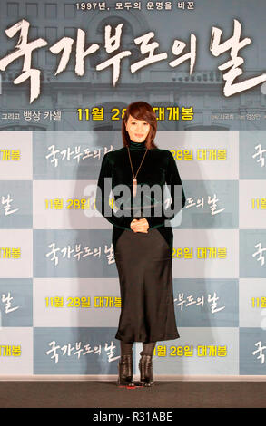 Kim Hye-Soo, 19.November 2018: Koreanische Schauspielerin Kim Hye-Soo besucht eine Pressekonferenz nach einer Presse Vorschau Ihrer neuen Südkoreanischen Film 'Default' in Seoul, Südkorea. 'Default' erzählt eine schwierige Zeit für Südkorea, wenn es am Rande des Bankrotts wurde während der asiatischen Finanzkrise 1997. Der französische Schauspieler Vincent Cassel spielt die Rolle des Geschäftsführenden Direktor des Internationalen Währungsfonds (IWF). Quelle: Lee Jae-Won/LBA/Alamy leben Nachrichten Stockfoto