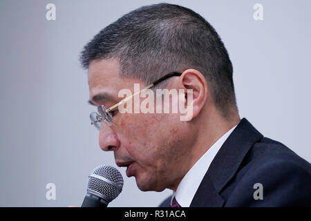 Yokohama, Japan. 19 Nov, 2018. Japans Automobilindustrie riesige Nissan Motor Company Ltd. Präsident Hiroto Saikawa kündigt an, dass sich CEO Carlos Ghosn eine Corporate Governance und Compliance Ausgabe auf einer Pressekonferenz misconducted am Sitz der Automobilhersteller in Yokohama, Japan am Montag, 19. November 2018. Ghosn, zusammen mit dem Executive Greg Kelly, wurden von der Staatsanwaltschaft zur Anklage der Einreichung des Jahresberichts Wertpapiere Berichte mit gefälschten Aussagen verhaftet. Quelle: LBA/Alamy leben Nachrichten Stockfoto