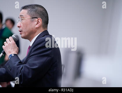 Yokohama, Japan. 19 Nov, 2018. Japans Automobilindustrie riesige Nissan Motor Company Ltd. Präsident Hiroto Saikawa kündigt an, dass sich CEO Carlos Ghosn eine Corporate Governance und Compliance Ausgabe auf einer Pressekonferenz misconducted am Sitz der Automobilhersteller in Yokohama, Japan am Montag, 19. November 2018. Ghosn, zusammen mit dem Executive Greg Kelly, wurden von der Staatsanwaltschaft zur Anklage der Einreichung des Jahresberichts Wertpapiere Berichte mit gefälschten Aussagen verhaftet. Quelle: LBA/Alamy leben Nachrichten Stockfoto