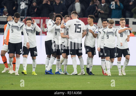 Goaljubel der deutschen Spielern nach dem Ziel von Leroy SANE (5. von links nach rechts, GER) auf 2:0 für Deutschland, Jubel, Jubel, Jubeln, Freude, Jubel, Feiern, goaljubel, vollständige Figur, Landschaft, Fußball Liga Laenderpiel, Nationen, Deutschland (GER) - Niederlande (NED) 2:2, am 19.November 1818 in Gelsenkirchen. € | Nutzung weltweit Stockfoto