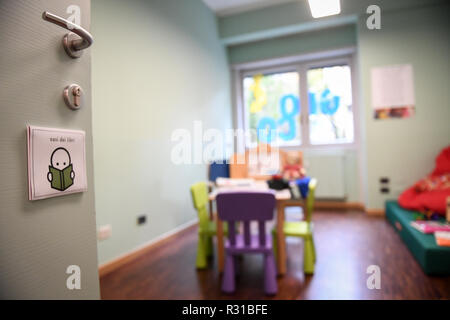 Foto LaPresse - Claudio Furlan 20/11/2018 Milano (Mi) Cronaca Nuovo spazio gioco Peri bambini con disabilit&#xe0; in der Via Dal Verme 7 Stockfoto