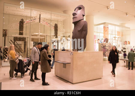 London, Großbritannien. 21. November 2018. Der Gouverneur der östlichen Insel hat das British Museum gebeten, seine berühmten Basalt Statue als Hoa Hakannai' ein Zurückgehen auf über AD 1000-1200 auf Rapa Nui/Eastern Insel im Südpazifik 1869 Queen Victoria gespendet wurde bekannt, zurückzukehren. Credit: Amer ghazzal/Alamy leben Nachrichten Stockfoto