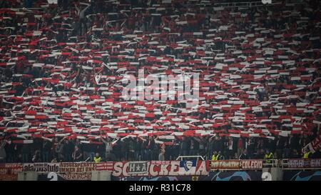 Athen, Griechenland. 23 Okt, 2018. Fc Bayern München Fans sind, bevor die Gruppe E Spiel der UEFA Champions League zwischen dem FC und FC Bayern München im Olympiastadion in Athen gesehen. Credit: Ioannis Alexopoulos/SOPA Images/ZUMA Draht/Alamy leben Nachrichten Stockfoto