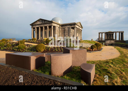 Edinburgh, Schottland, Großbritannien. 21. November 2018. Die historische Stadt Observatorium auf dem Calton Hill wird als Kollektiv, ein Kunst-Organisation und die restaurierten Stadt Sternwarte, Stadt Kuppel und eine Ausstellungsfläche sowie der Lookout, ein neues Restaurant, von der die Gardener's Cottage Besitzern Funktion Wieder öffnen. Es öffnet sich der Öffentlichkeit am 24. November 2018. Credit: Iain Masterton/Alamy leben Nachrichten Stockfoto