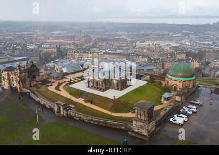 Edinburgh, Schottland, Großbritannien. 21. November 2018. Die historische Stadt Observatorium auf dem Calton Hill wird als Kollektiv, ein Kunst-Organisation und die restaurierten Stadt Sternwarte, Stadt Kuppel und eine Ausstellungsfläche sowie der Lookout, ein neues Restaurant, von der die Gardener's Cottage Besitzern Funktion Wieder öffnen. Es öffnet sich der Öffentlichkeit am 24. November 2018. Blick auf das Kollektiv mit Stadt Observatorium im Zentrum. Credit: Iain Masterton/Alamy leben Nachrichten Stockfoto