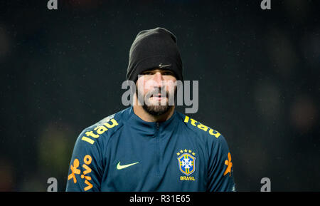 Milton Keynes, UK. Nov 2018 20. Alisson Torwart (Liverpool) von Brasilien Anzeigen pre Match während der internationalen Match zwischen Brasilien und Kamerun bei Stadion: mk, Milton Keynes, England am 20. November 2018. Foto von Andy Rowland. Credit: Andrew Rowland/Alamy leben Nachrichten Stockfoto