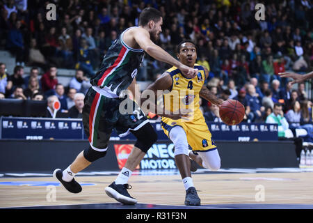 Turin, Italien. Nov 2018 21. Foto/LaPresse Giordan Ambrico 21.11.2018, Turin (Italien) Sport/basketBasket-Eurocup Fiat Torino vs Unics KazanNella Foto: Carr Tony (Fiat Torino) Foto/LaPresse Giordan Ambrico November 21, 2018, Turin (Italien) Sport/basketballBasket-Eurocup Fiat Torino vs Unics KazanIn der Pic: Carr Tony (Fiat Torino) Credit: LaPresse/Alamy leben Nachrichten Stockfoto