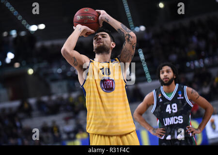 Turin, Italien. Nov 2018 21. Foto/LaPresse Giordan Ambrico 21.11.2018, Turin (Italien) Sport/basketBasket-Eurocup Fiat Torino vs Unics KazanNella Foto: Delfino Carlos (Fiat Torino) Foto/LaPresse Giordan Ambrico November 21, 2018, Turin (Italien) Sport/basketballBasket-Eurocup Fiat Torino vs Unics KazanIn der Pic: Delfino Carlos (Fiat Torino) Credit: LaPresse/Alamy leben Nachrichten Stockfoto