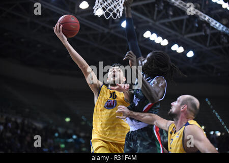 Turin, Italien. Nov 2018 21. Foto/LaPresse Giordan Ambrico 21.11.2018, Turin (Italien) Sport/basketBasket-Eurocup Fiat Torino vs Unics KazanNella Foto: Delfino Carlos (Fiat Torino) Foto/LaPresse Giordan Ambrico November 21, 2018, Turin (Italien) Sport/basketballBasket-Eurocup Fiat Torino vs Unics KazanIn der Pic: Delfino Carlos (Fiat Torino) Credit: LaPresse/Alamy leben Nachrichten Stockfoto