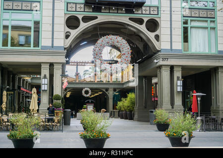 November 8, 2017 San Jose/CA/USA - Kennenlernen der Santana Row, einem Einkaufs- und Restaurantviertel in einem europäischen Stil in der Nähe von Downtown San Jose konzipiert Stockfoto