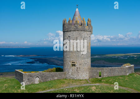 Doonagore Castle, in der Nähe von Doolin, County Clare, Irland Stockfoto