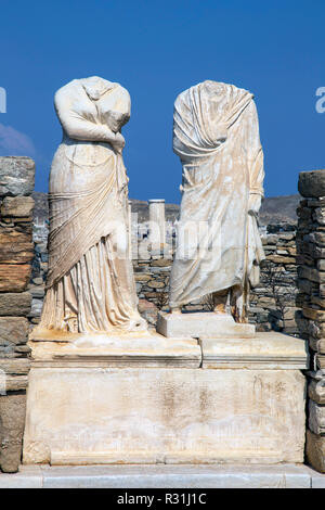 Statuen, Haus der Cleopatra, archäologische Stätte in der Museum Insel Delos, Kykladen, Insel Delos, Griechenland Stockfoto