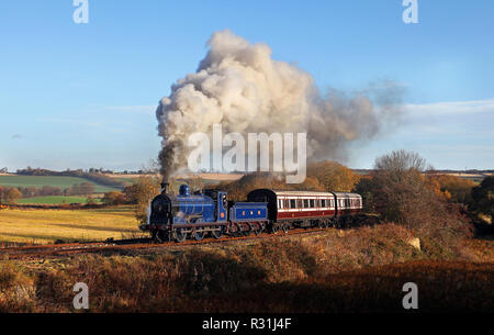 Caley 828 approches Manuel auf die Bo'ness und Kinneil Railway. Stockfoto