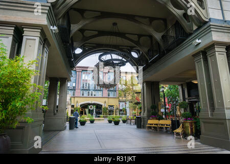 November 8, 2017 San Jose/CA/USA - Kennenlernen der Santana Row, einem Einkaufs- und Restaurantviertel in einem europäischen Stil in der Nähe von Downtown San Jose konzipiert Stockfoto