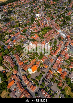 Luftbild, Übersicht der Katholischen Pfarrkiche St. Magnus, Kirchplatz, Everswinkel, Kreis Warendorf, Ruhrgebiet, 92660, Europ. Stockfoto