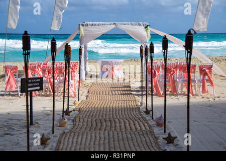 Hochzeit Altar am Strand in Cancun, Mexiko Stockfoto