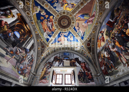 An der Decke des Raumes von Heliodor in den Vatikanischen Museen. Stockfoto