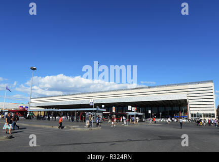 Roms Bahnhof Termini ist der größte Verkehrsknotenpunkt der Stadt. Stockfoto