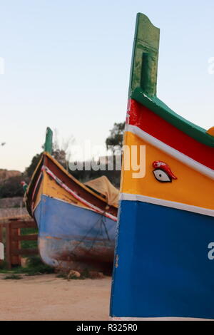 Nahaufnahme von einem traditionellen maltesischen Fischerboot Stockfoto