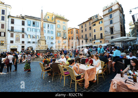 Restaurants und Cafés an der Piazza della Rotonda in Rom Stockfoto