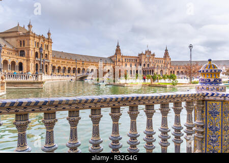 Spanien, Andalusien, Sevilla, foreshortenings der Architekturen von Plaza de Espana Stockfoto