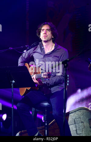 Gary Lightbody von Snow Patrol bei globalen Make Some Noise Nacht in Finsbury Square, London. Die Gala hob Geld für die nationale Nächstenliebe Global einige Geräusche, die von Globalen benachteiligte Kinder, Jugendliche und ihre Familien in ganz Großbritannien zu helfen. Stockfoto