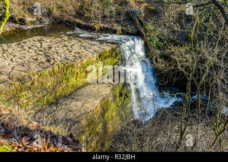 Der sgwd clun - gwyn Wasserfall im Fforest Fawr Geopark in die Brecon Beacons, Powys, Wales, Großbritannien Stockfoto