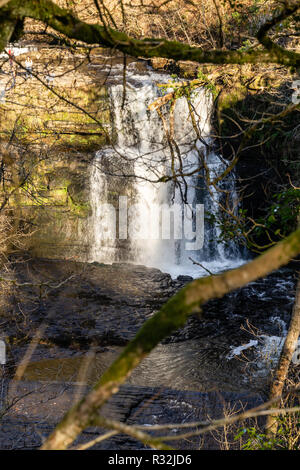 Der sgwd clun - gwyn Wasserfall im Fforest Fawr Geopark in die Brecon Beacons, Powys, Wales, Großbritannien Stockfoto