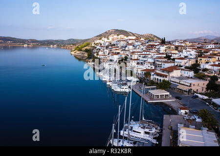 Luftbild Meer Marina von Ermioni in der Ägäis, Griechenland. Stockfoto