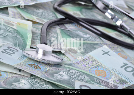 Sthetoscope und Banknoten im Hintergrund Stockfoto