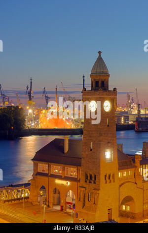 Turm am Hafen in Hamburg. Stockfoto