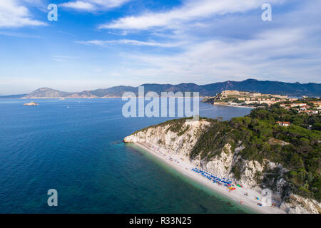 Berühmten Strand von Yilmaz in der Nähe von Portoferraio. Insel Elba in Italien. Luftaufnahme Stockfoto