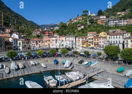 Kleine Hafen von Argegno, der Comer See in Italien Stockfoto