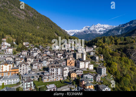 Kleines Dorf in Berg, Primolo. Valtellina, Provinz Sondrio Stockfoto