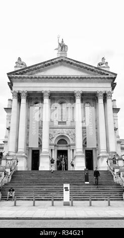 LONDON - Juli 10, 2018: Fassade des Museums in der Tate Britain Millbank, UK. Stockfoto