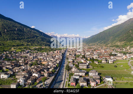 Valtellina, Stadt von Tirano. Panoramaaussicht Stockfoto