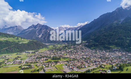 Valtellina, Stadt von Bormio. Panoramablick. Alpen Stockfoto