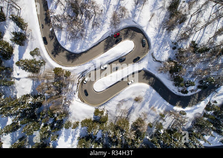 Mountain Road, Malojapass (Valchiavenna - Engadin). Luftbild mit Drone Stockfoto