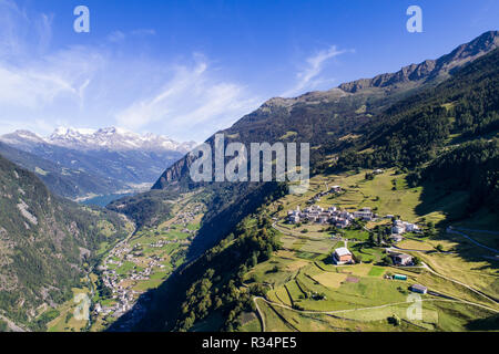 Panoramablick auf Val Poschaivo, Luftaufnahme Stockfoto