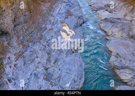 Fluss Adygeja weiss schöne, blau, Tag, Wald grüne Landschaft Stockfoto