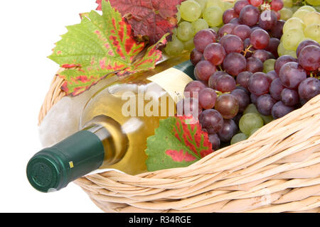 Korb mit Weißwein Stockfoto