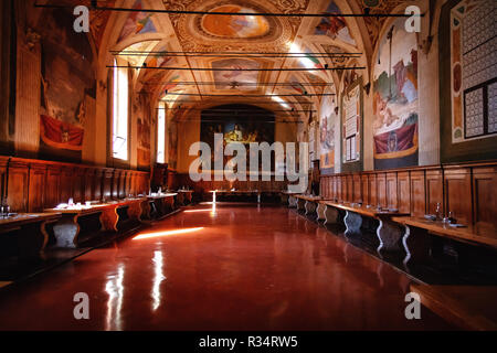 Monte Oliveto Maggiore, Siena, Toskana - Italien, 17. August 2018: Refektorium von Asciano Abtei Stockfoto