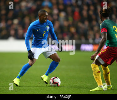 Milton Keynes, England - November 20, 2018 Douglas Costa von Brasilien während Chevrolet Brasilien Globale internationale Tour freundlich zwischen Brasilien und Kam Stockfoto
