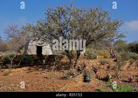 Eine typische kerm-' oder Schutz durch Buschmänner (San) in der Karoo Wüste Nationalen Botanischen Garten in Worcester gebaut, Provinz Westkap in Südafrika. Stockfoto