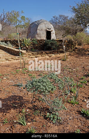Eine typische kerm-' oder Schutz durch Buschmänner (San) in der Karoo Wüste Nationalen Botanischen Garten in Worcester gebaut, Provinz Westkap in Südafrika. Stockfoto